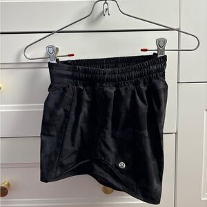 Lulu Lemon Low-Rise Hotty Hot Lined 4” - SIZE 6